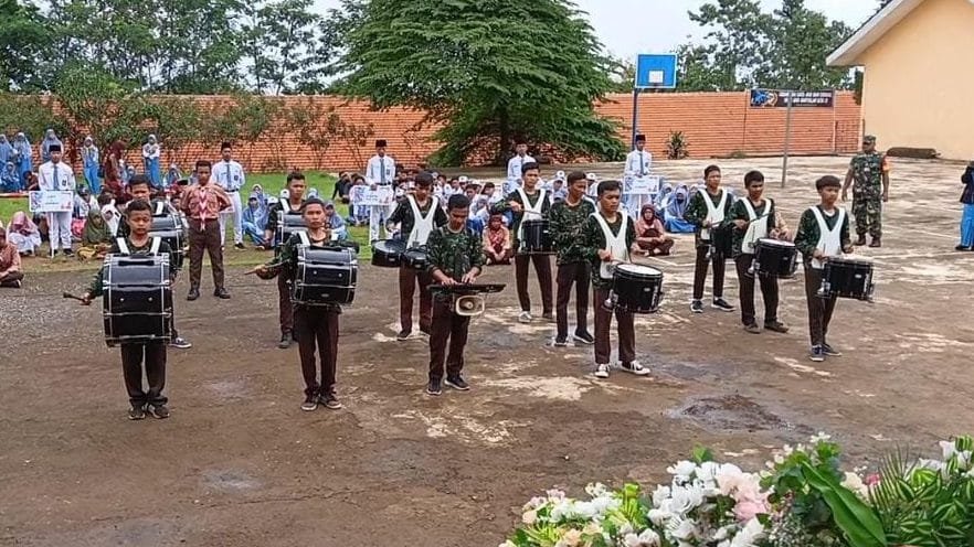 <strong>HADIRI <em>OPENING CEREMONY</em> SMANILUM CUP, SEKCAM LUMBANG BERIKAN APRESIASI</strong>