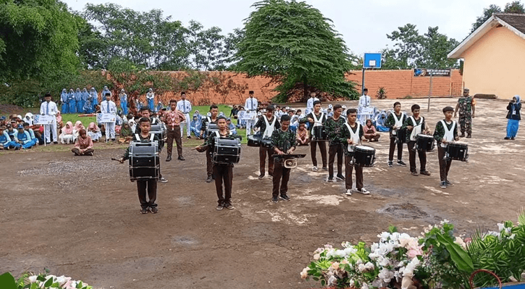 HADIRI OPENING CEREMONY SMANILUM CUP, SEKCAM LUMBANG BERIKAN APRESISASI