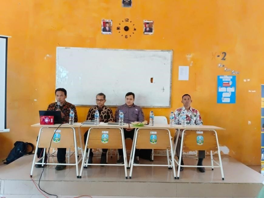 Pembagian Raport dan Sosialiasi Kuliah PJJ Politeknik Elektronika Negeri Surabaya (PENS)