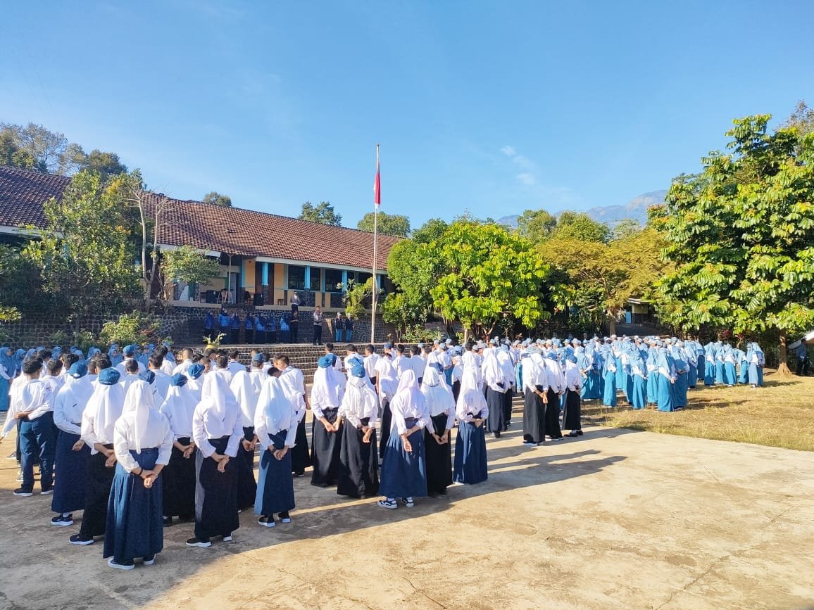 MPLS SMAN 1 LUMBANG, TANAMKAN KEDISIPLINAN DAN BUDI PEKERTI BAGI SISWA