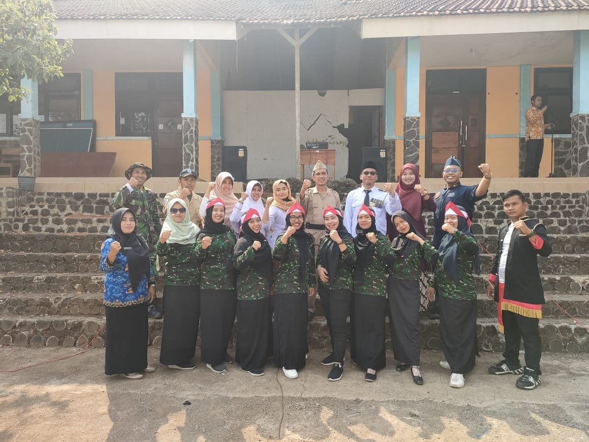 Peringati Hari Pahlawan Nasional, SMAN 1 Lumbang Teladani Semangat Bung Tomo