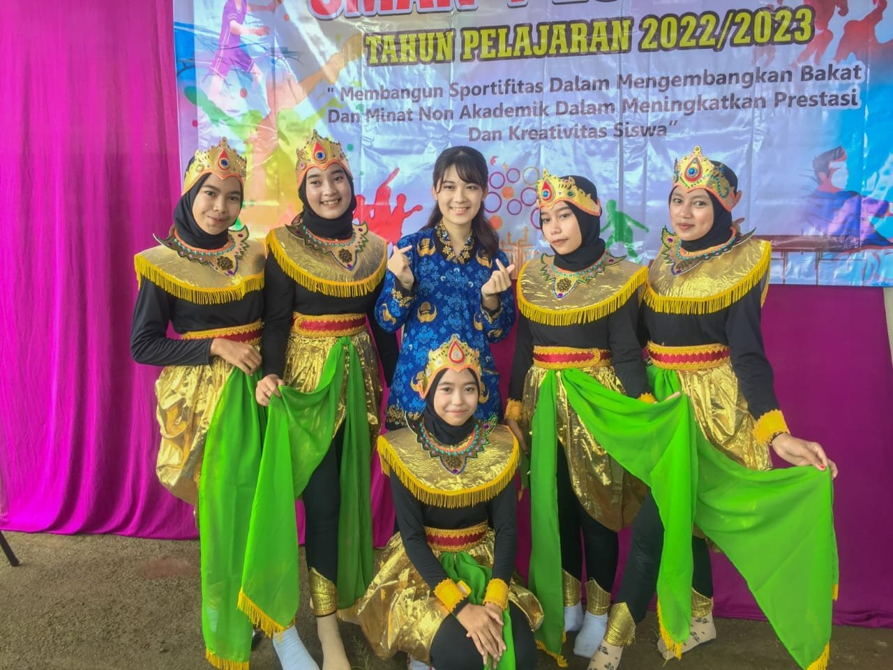 Belajar Menari di Ekstrakurikuler Tari SMAN 1 Lumbang