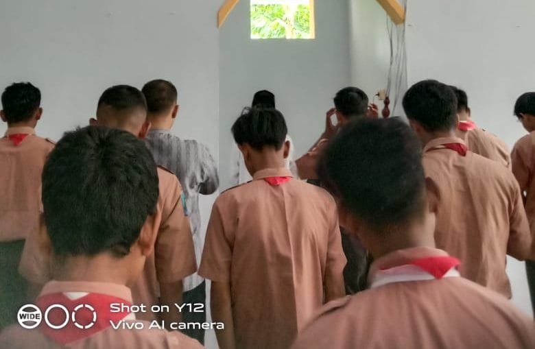 Mengulik Pelaksanaan Sholat Jumat di SMAN 1 Lumbang