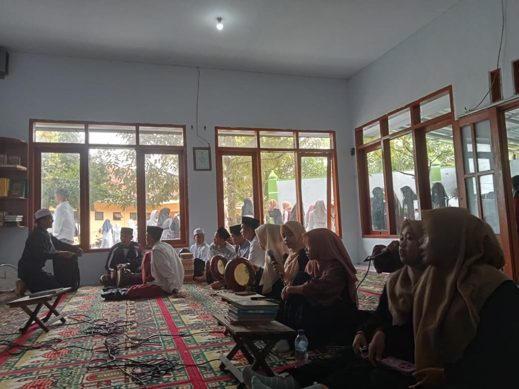 Peringati Isra’ wal Mi’raj 1445 H/2024 M, SMAN 1 Lumbang Ajak Siswa Teladani Akhlak Rasulullah